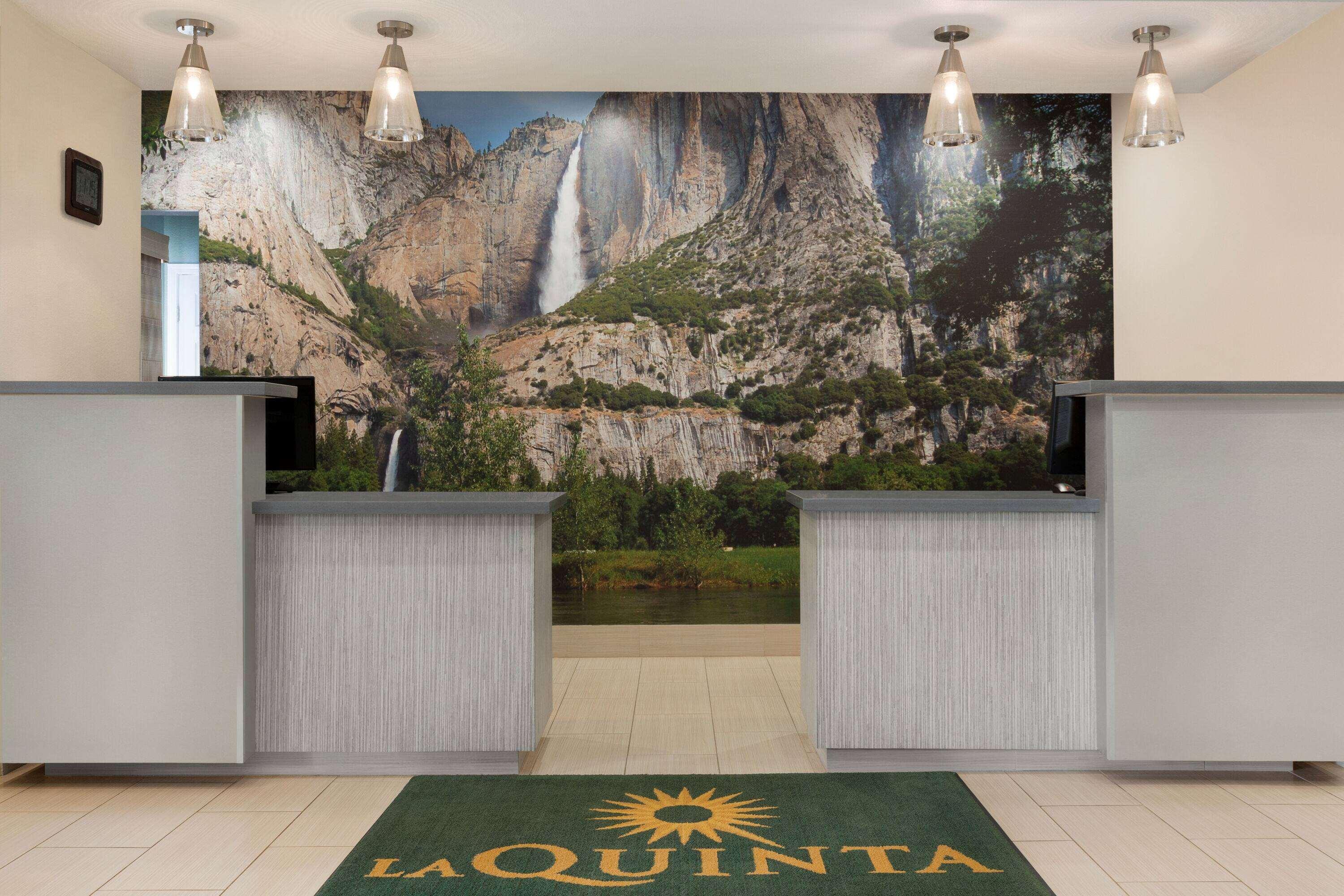 Отель La Quinta By Wyndham Fresno Northwest Экстерьер фото